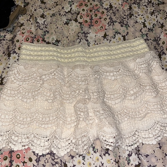 Women’s cream Jolt pull on shorts - Picture 4 of 4